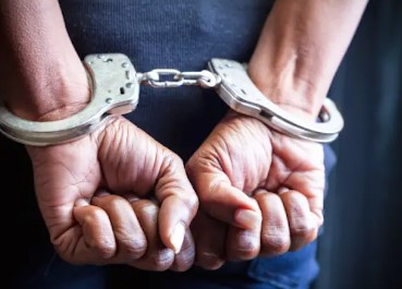 Tres personas detenidas mediante orden de arresto y entrega voluntaria en La Vega