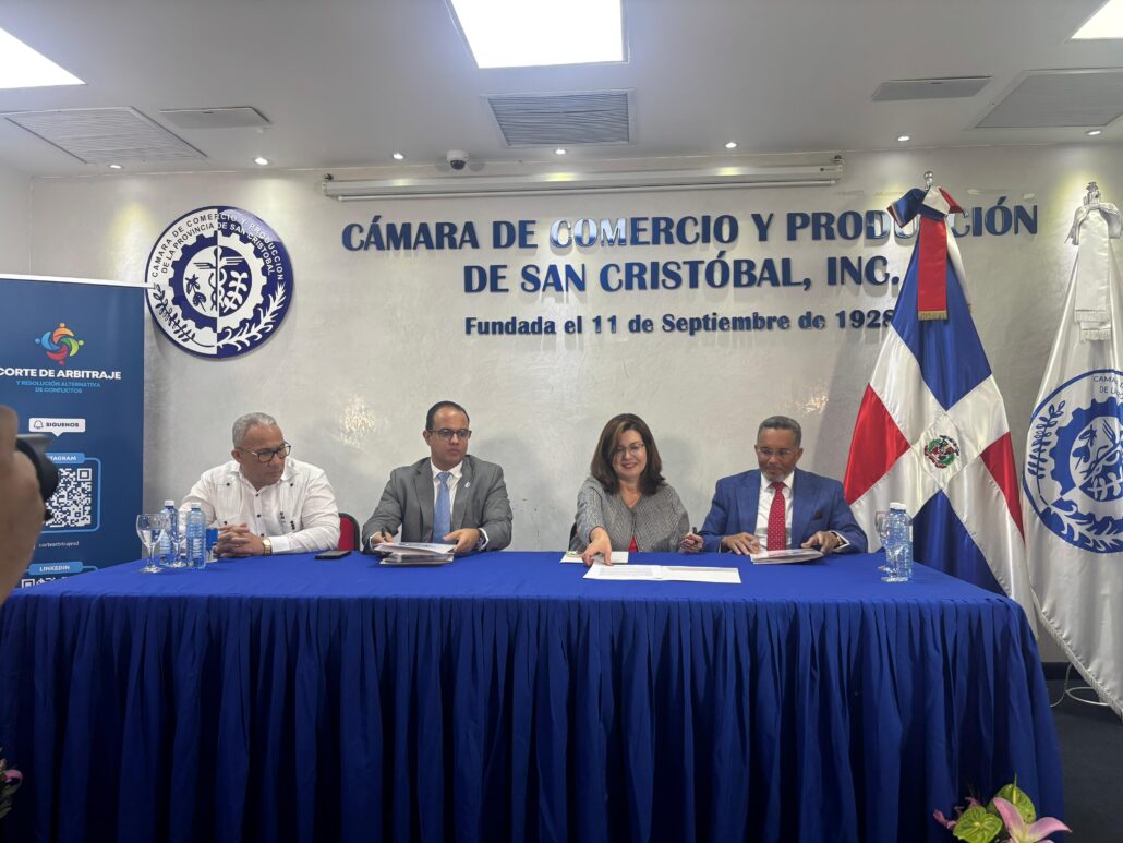 Firman acuerdo Cámara de Comercio y Producción de San Cristóbal y la Corte de Arbitraje y Resolución Alternativa de Conflictos