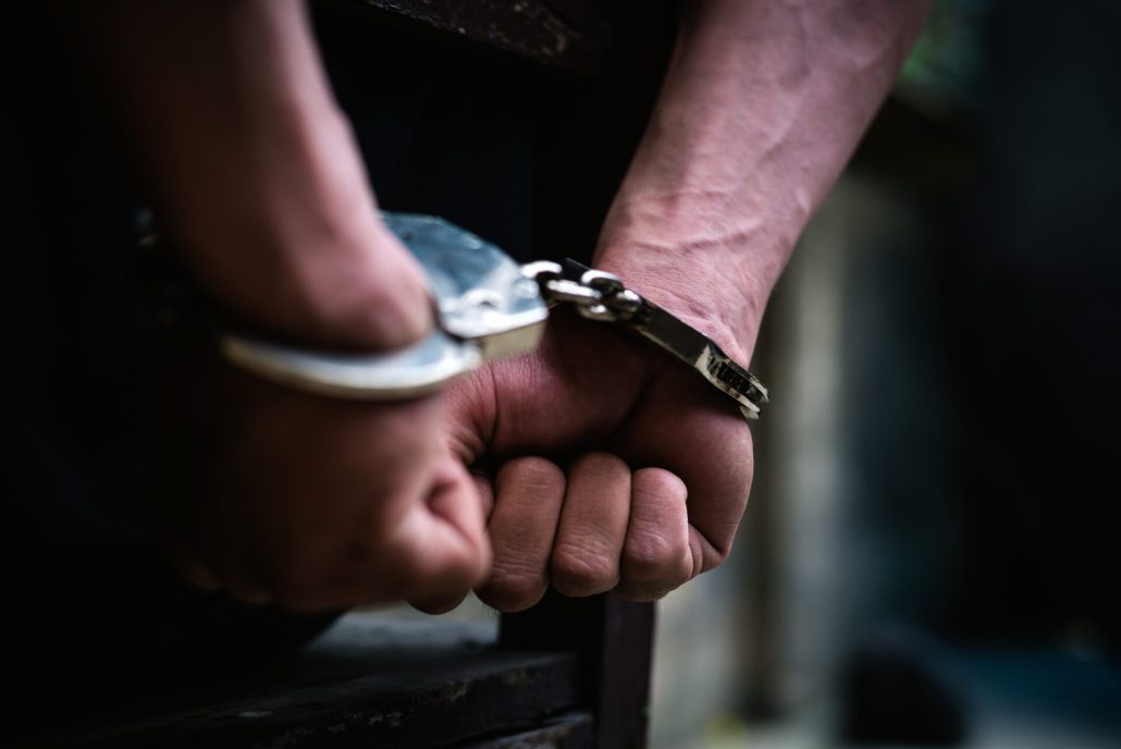 PN apresa a “El Varón”, delincuente reincidente en arrebato de carteras en la vía pública en SDO