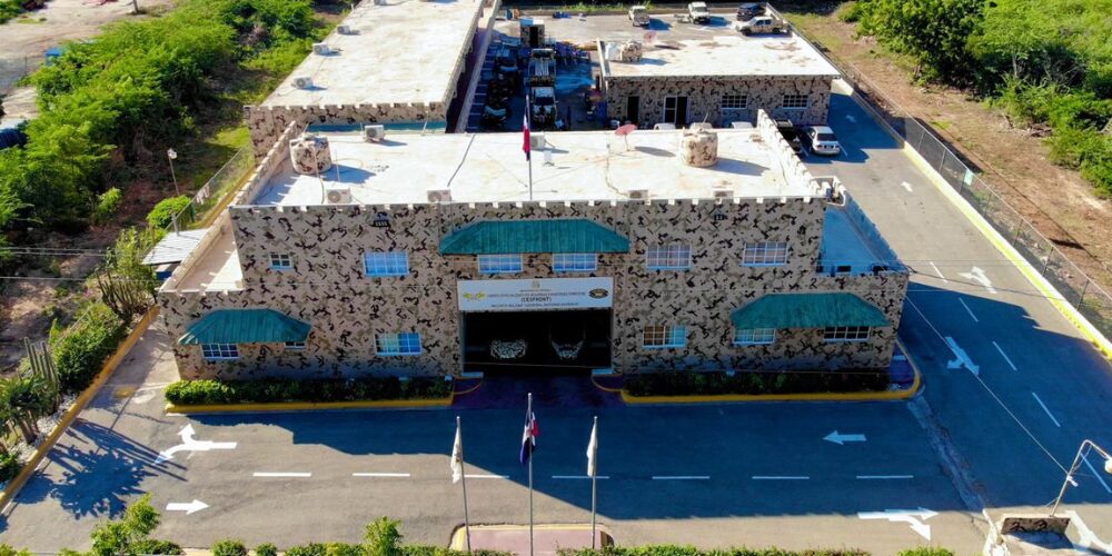 Detienen 11 nacionales haitianos en estatus migratorio irregular dentro de una jeepeta
