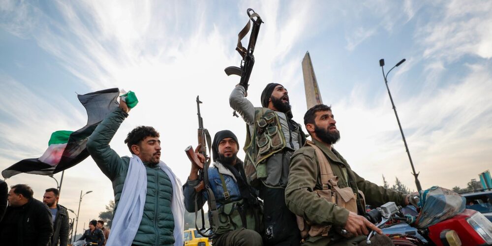 Los sirios salen a las calles para celebrar la caída de Al Asad - Fuente: Al Jazeera