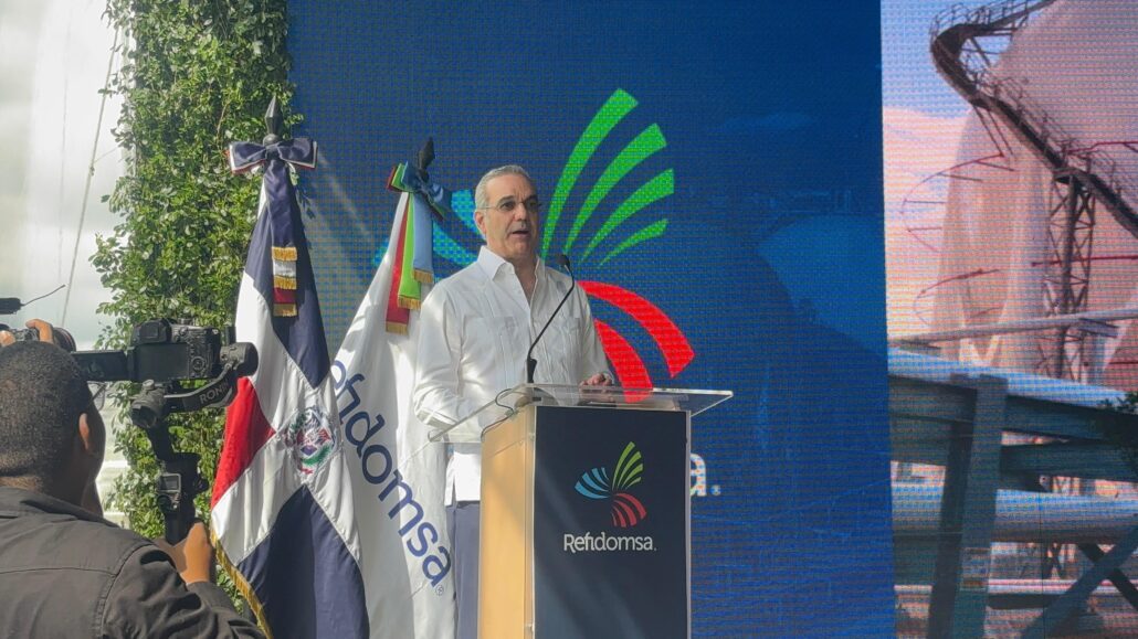 Abinader destaca la importancia de las cuatro nuevas esferas de barriles de GLP de Refidomsa