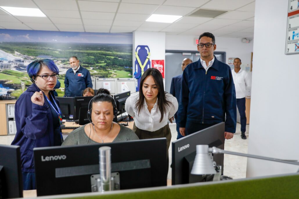 Ministra de Interior y Policía conoce innovaciones tecnológicas del 911