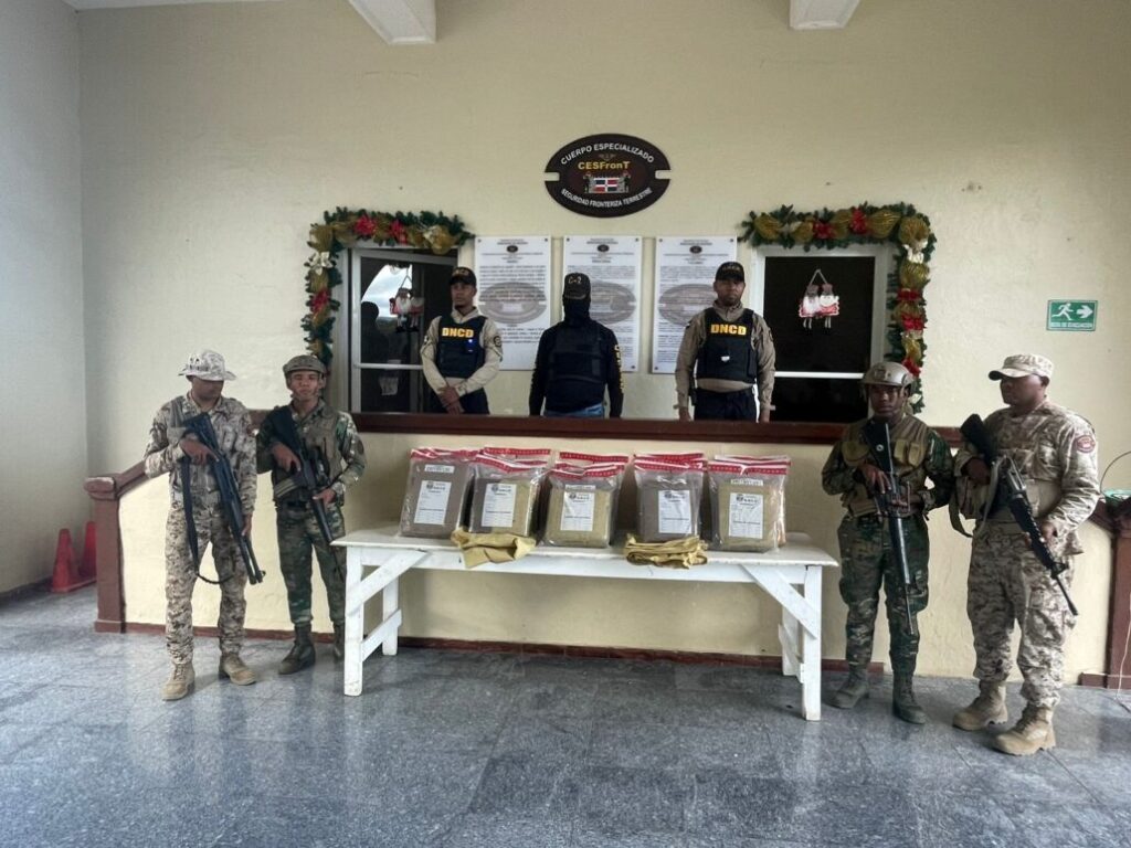Autoridades decomisan 200 libras de marihuana en Elías Piña | 2 | Autoridades decomisan 200 libras de marihuana en Elías Piña - Noticias de hoy en República Dominicana | De Último Minuto