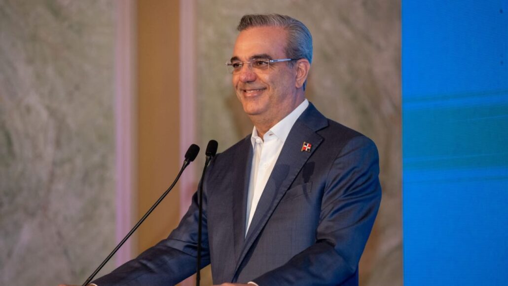 Presidente Abinader felicita a los Leones del Escogido por su campeonato #17