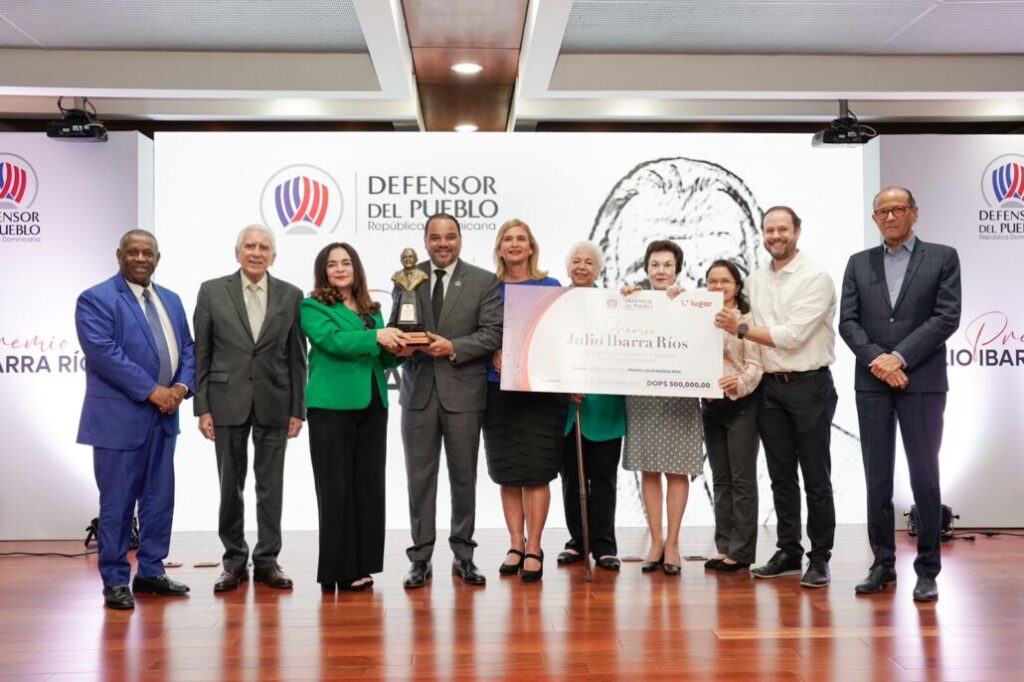 Defensor del Pueblo reconoce la labor social de ONGs con premio Julio Ibarra Ríos - Noticias de hoy en República Dominicana | De Último Minuto