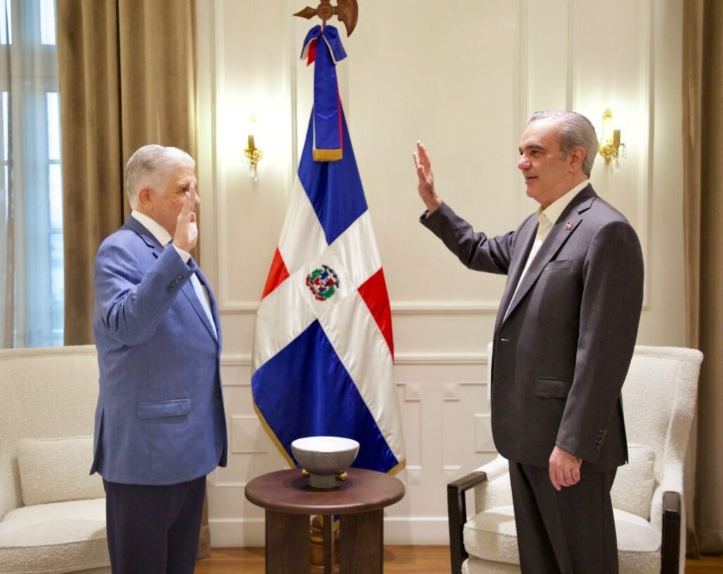 Abinader juramenta a Eduardo Estrella y a Luis Miguel De Camps como nuevos ministros - Noticias de hoy en República Dominicana | De Último Minuto