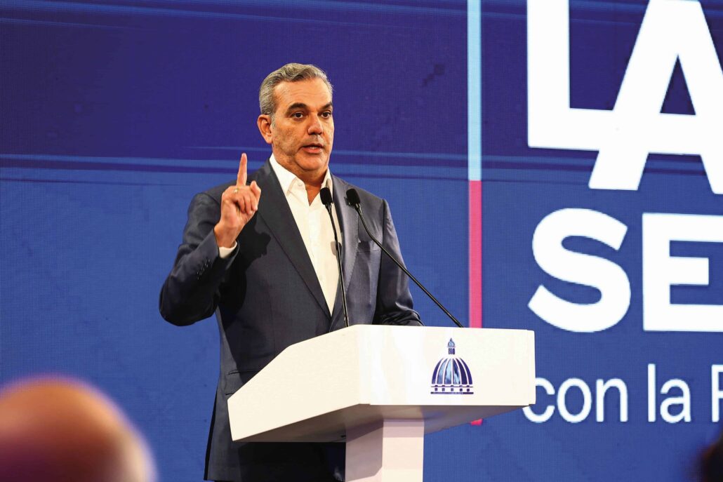 Abinader: “Al Gobierno se va a servir, no a buscar dinero”