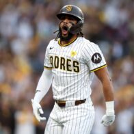 ¡Qué tabla! Fernando Tatis Jr. conecta jonrón ante recta de 99.4 mph de Hunter Greene - Noticias de hoy en República Dominicana | De Último Minuto