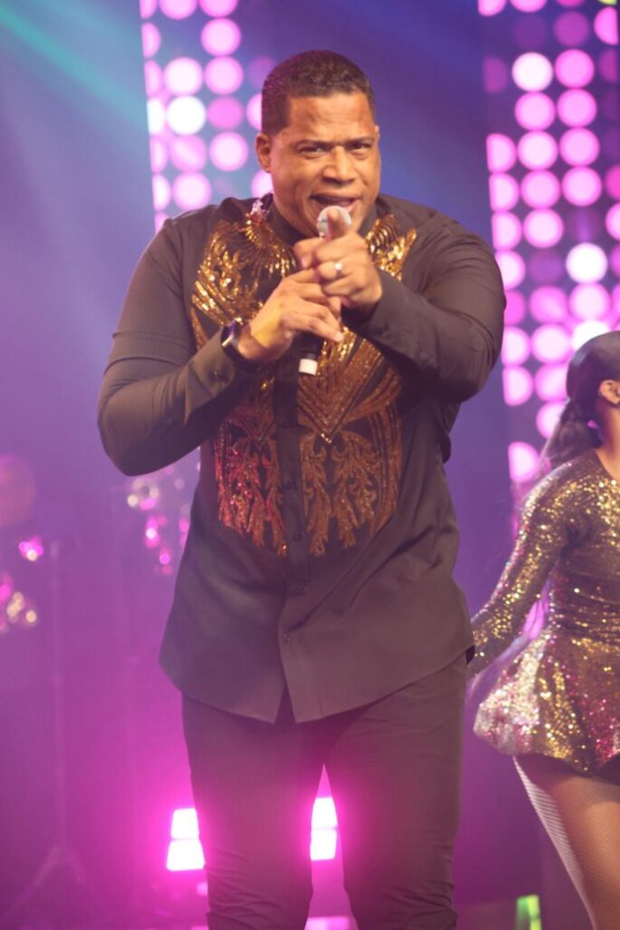 Espectáculo “Johnny Vive: La Residencia” rinde homenaje a Diómedes Núñez en su segundo show - Noticias de hoy en República Dominicana | De Último Minuto