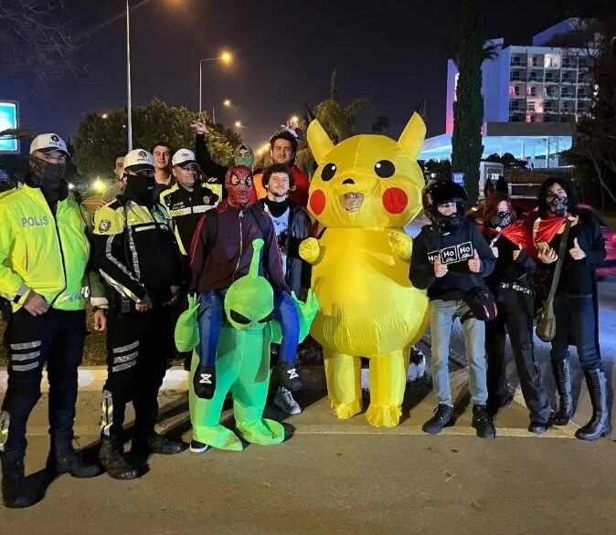 ¡Insólito! Captan a "Pikachu" huyendo de la policía - Noticias de hoy en República Dominicana | De Último Minuto