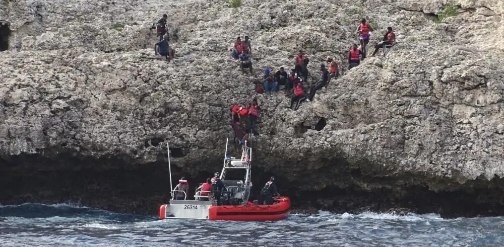 Detienen a 3 migrantes dominicanos y 27 haitianos en una isla deshabitada de Puerto Rico