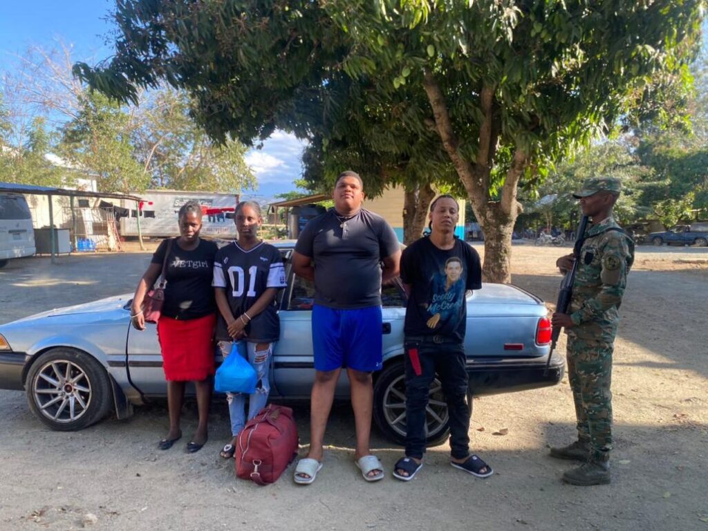Ejército detiene tres dominicanos por tráfico de indocumentados en SD y Santiago Rodríguez - Noticias de hoy en República Dominicana | De Último Minuto