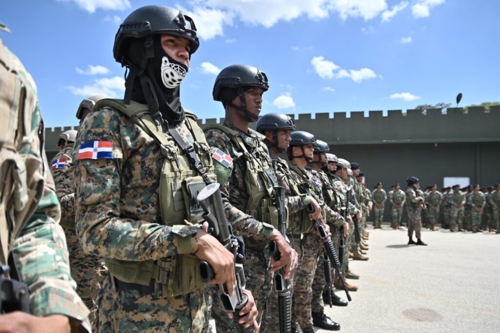 Ministro de Defensa supervisa operatividad de tropas en la frontera sur y norte del país - Noticias de hoy en República Dominicana | De Último Minuto