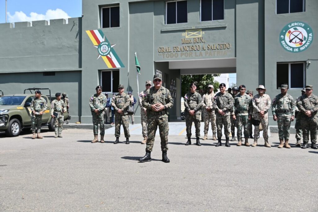 Ministro de Defensa supervisa operatividad de tropas en la frontera sur y norte del país - Noticias de hoy en República Dominicana | De Último Minuto