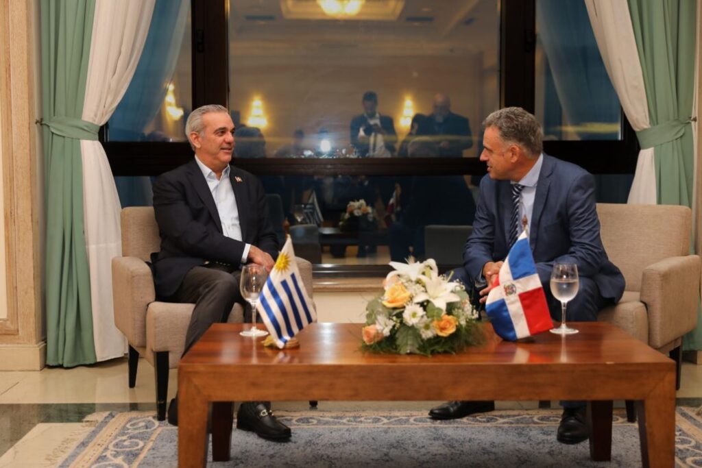 Presidente Abinader regresa a RD tras visita a Uruguay - Noticias de hoy en República Dominicana | De Último Minuto