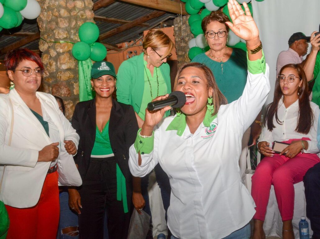 Fuerza del Pueblo impulsa el liderazgo femenino en la política