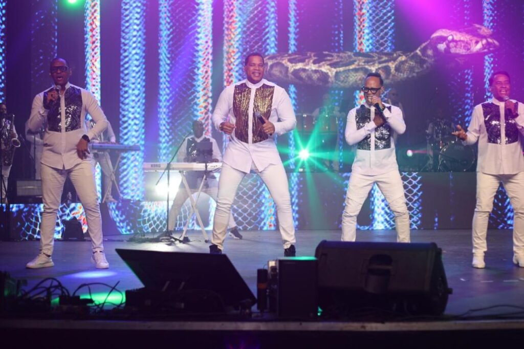 “Johnny Vive” consolida su éxito con tres noches sold out y anuncia expansión a Santiago - Noticias de hoy en República Dominicana | De Último Minuto