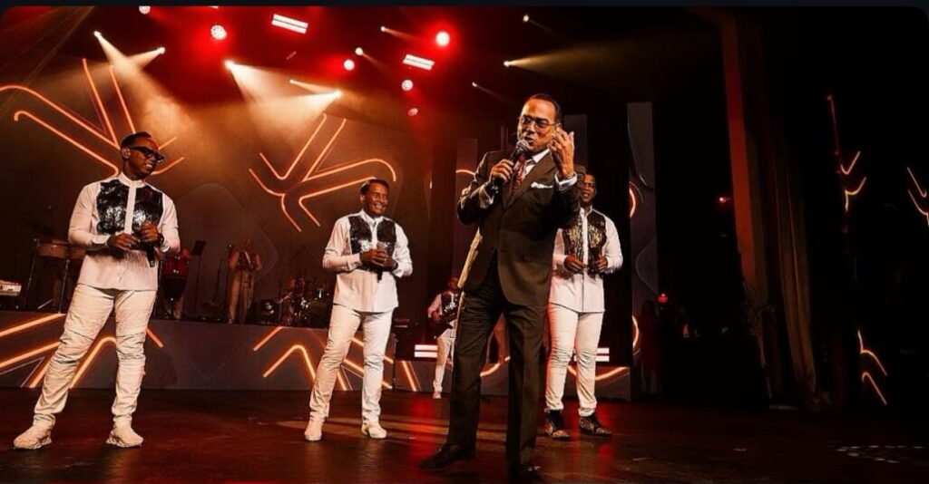 “Johnny Vive” consolida su éxito con tres noches sold out y anuncia expansión a Santiago - Noticias de hoy en República Dominicana | De Último Minuto