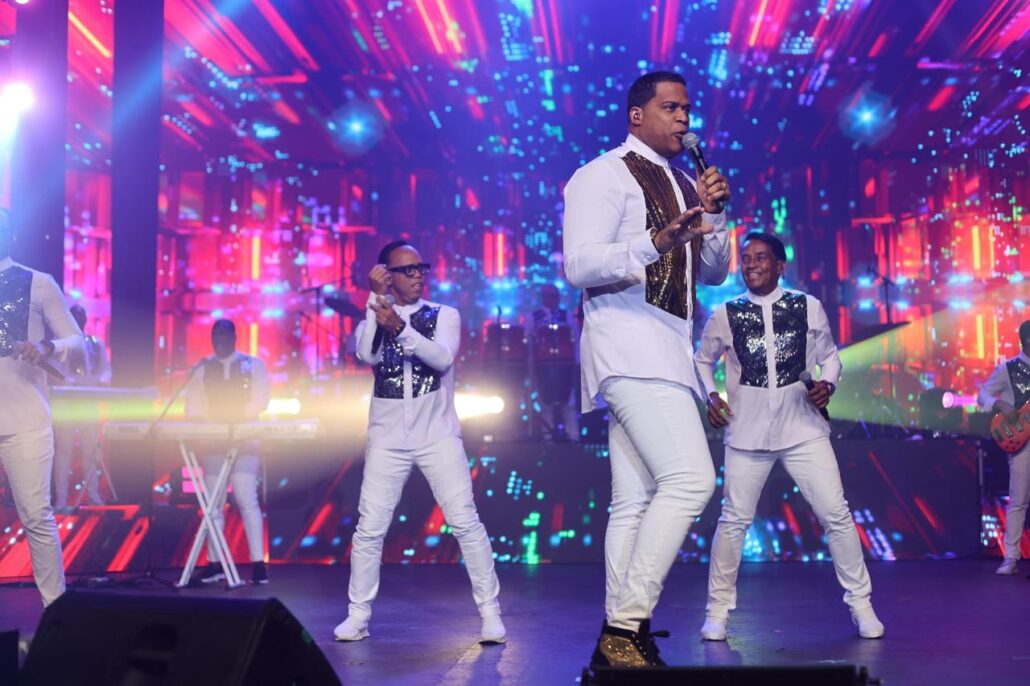 “Johnny Vive” consolida su éxito con tres noches sold out y anuncia expansión a Santiago