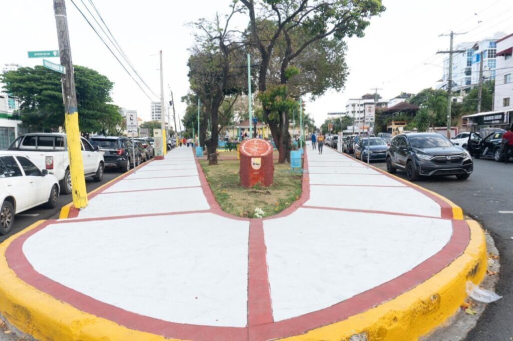 Alcaldía de Santo Domingo Este entrega renovado el Parque No. 70 en Alma Rosa I - Noticias de hoy en República Dominicana | De Último Minuto