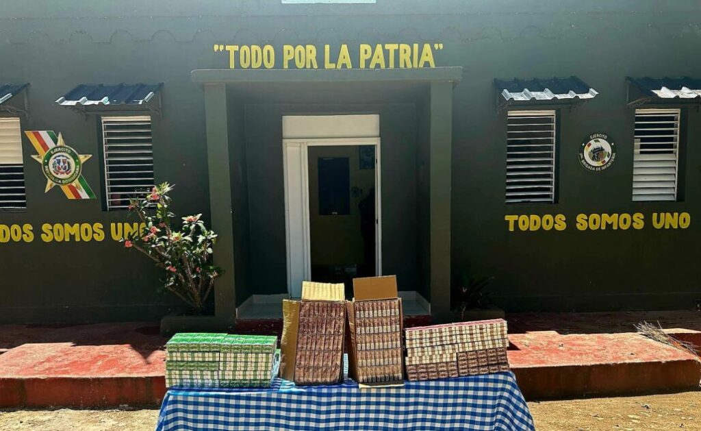 Detienen empleado de Migración con 20,000 cigarrillos de contrabando en San Juan de la Maguana - Noticias de hoy en República Dominicana | De Último Minuto