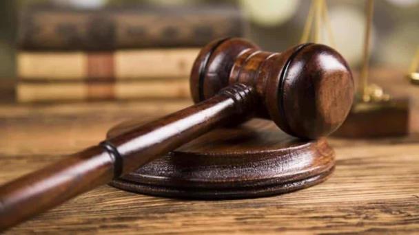 Condenan a dos años de prisión a hombre que amenazó de muerte a fiscal en tribunal de Montecristi