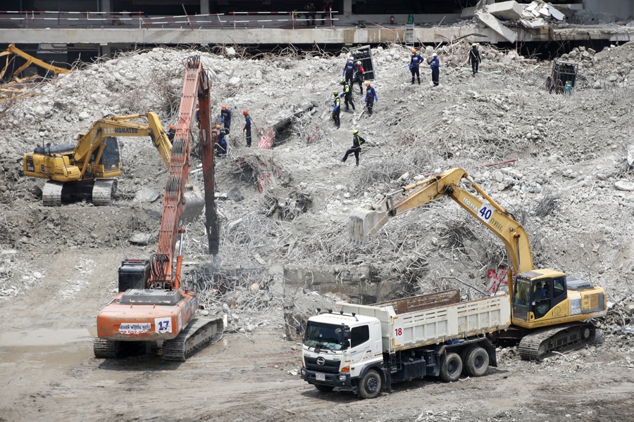 Tailandia aún busca a 31 desaparecidos entre los escombros un mes después del terremoto