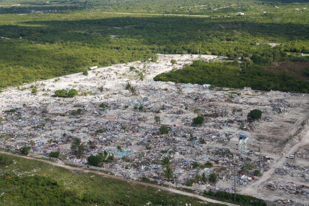 Autoridades dan seguimiento al retiro de edificaciones irregulares en Mata Mosquitos - Noticias de hoy en República Dominicana | De Último Minuto