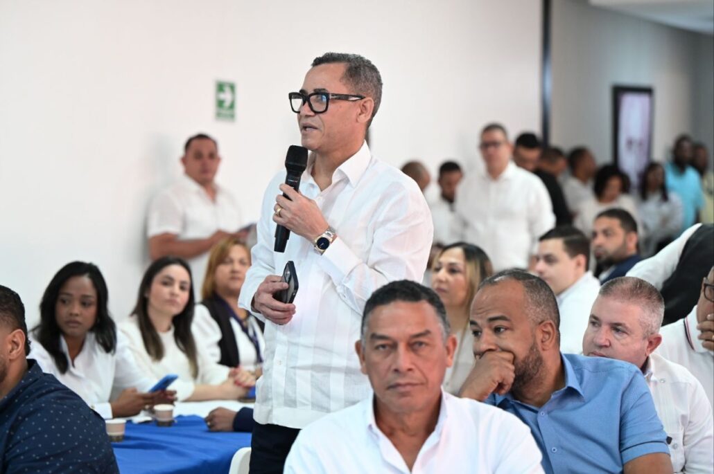 Ministro Olivares lidera mesa de trabajo Gobierno en las Provincias