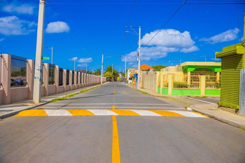Presidente Luis Abinader entrega calles asfaltadas en Baní - Noticias de hoy en República Dominicana | De Último Minuto
