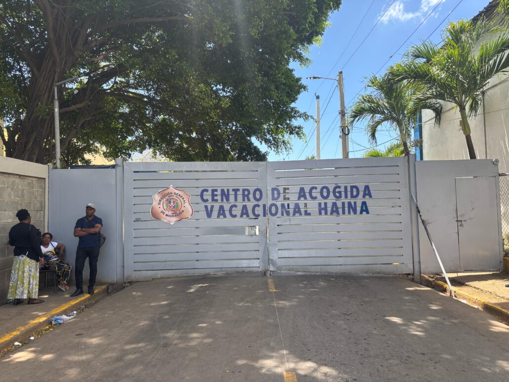 Muere una ciudadana estadounidense detenida en el Vacacional de Haina