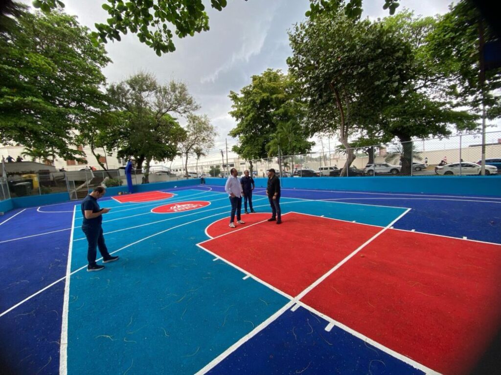 Deporte e historia en un mismo espacio: cancha de Montesinos es renovada por INEFI y el ADN - Noticias de hoy en República Dominicana | De Último Minuto