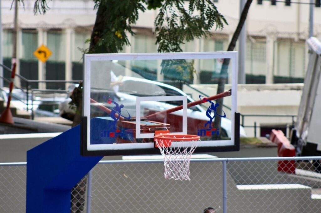 Deporte e historia en un mismo espacio: cancha de Montesinos es renovada por INEFI y el ADN - Noticias de hoy en República Dominicana | De Último Minuto