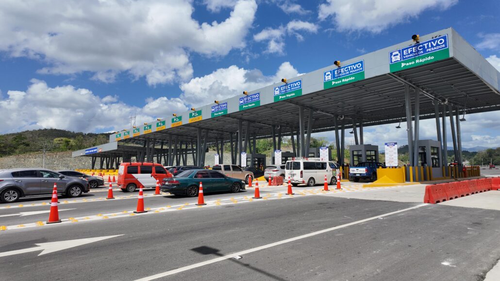 Peaje del kilómetro 32 de la autopista Duarte está en funcionamiento