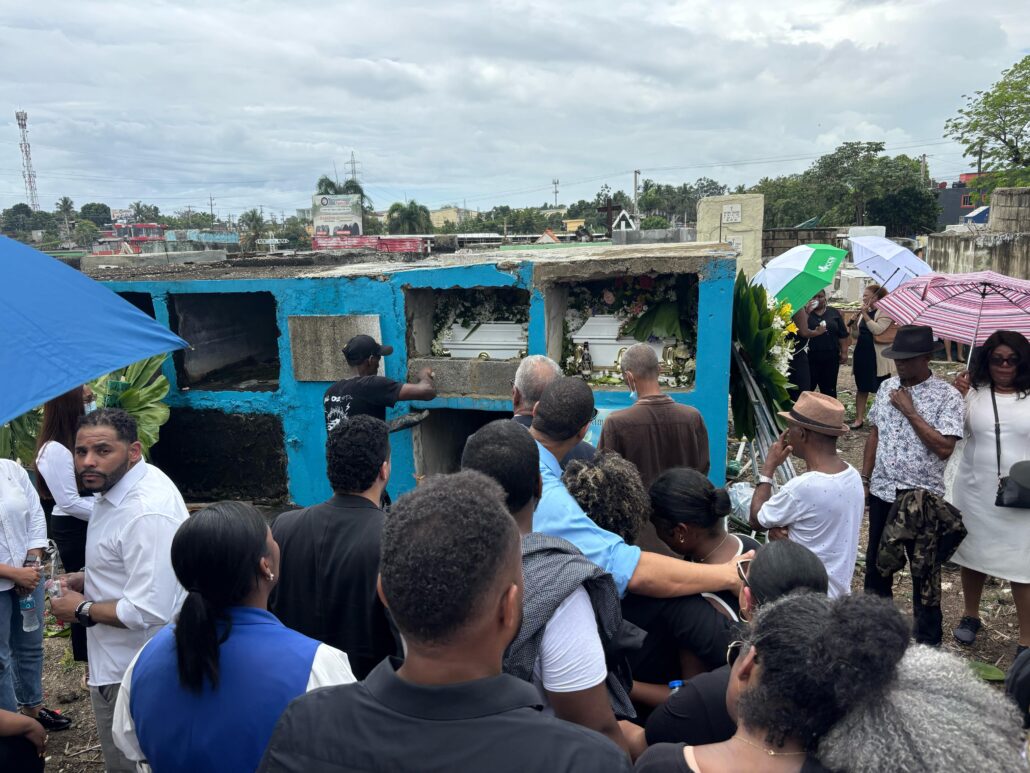 En Haina dan último adiós a pareja de esposos fallecidos en tragedia del Jet Set