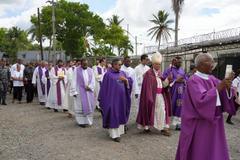 Monseñor Francisco Ozoria: “Somos peregrinos de la esperanza” - Noticias de hoy en República Dominicana | De Último Minuto