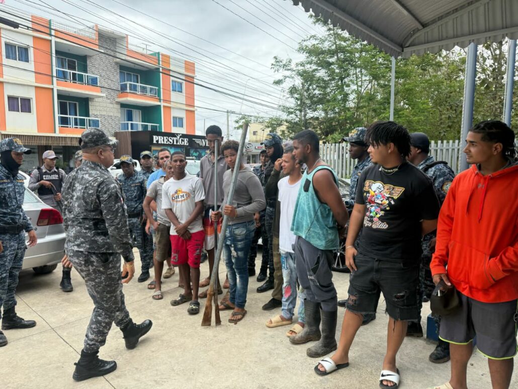 Detiene a 13 personas que intentaban invadir pista de aterrizaje en Barraquito