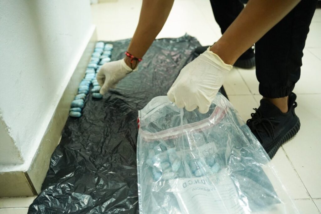 Detienen a nacional francés en el AILA con 75 cápsulas de cocaína en el estómago - Noticias de hoy en República Dominicana | De Último Minuto