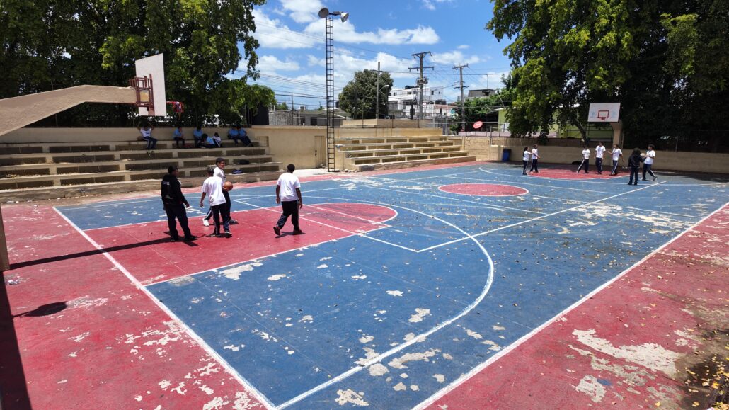 Baja asistencia estudiantil en escuelas del Distrito Nacional tras el asueto de Semana Santa