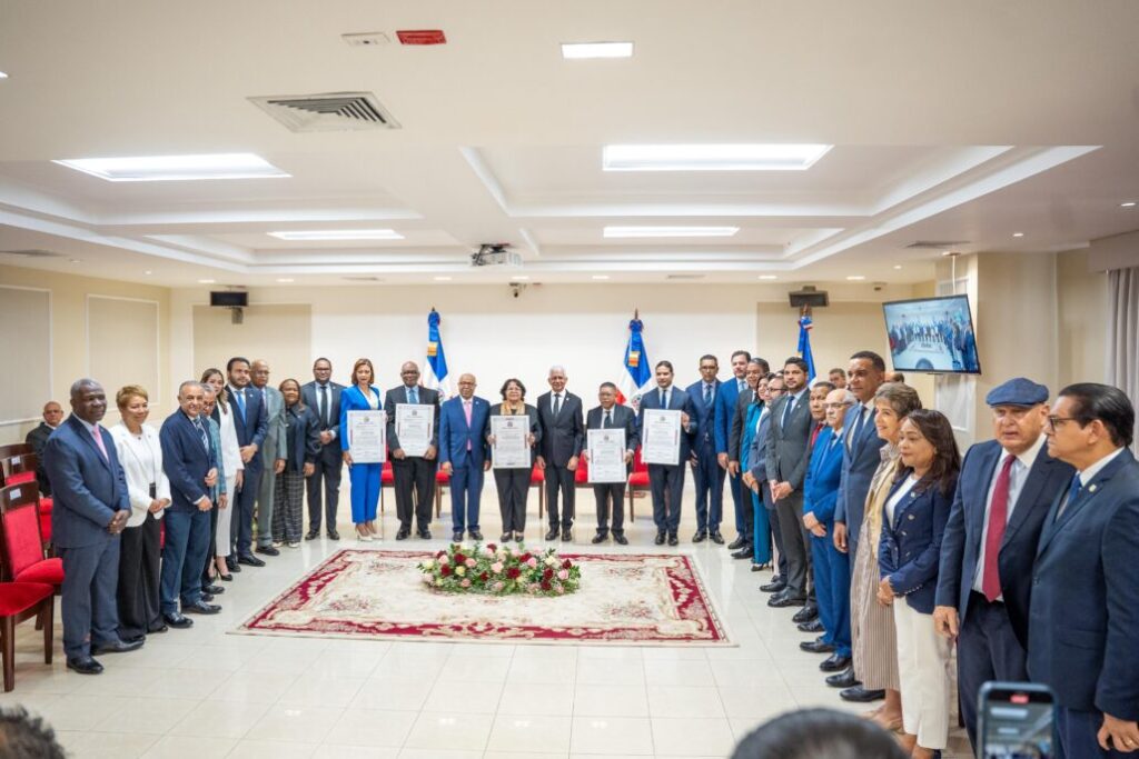 Senado juramenta y posesiona a los nuevos miembros de la Cámara de Cuentas - Noticias de hoy en República Dominicana | De Último Minuto