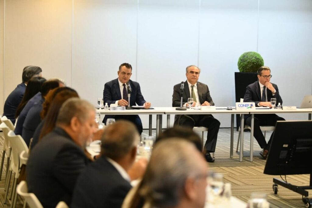 JCE presenta proyecto de la nueva cédula a miembros del CONEP y de ANJE - Noticias de hoy en República Dominicana | De Último Minuto