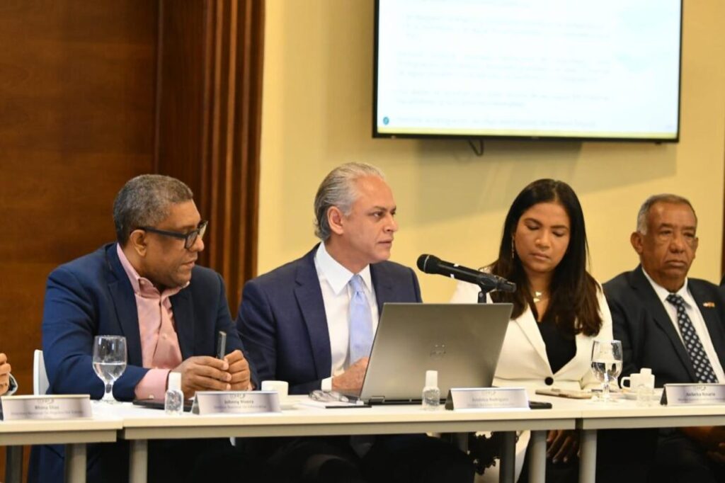 JCE presenta proyecto de la nueva cédula a miembros del CONEP y de ANJE - Noticias de hoy en República Dominicana | De Último Minuto