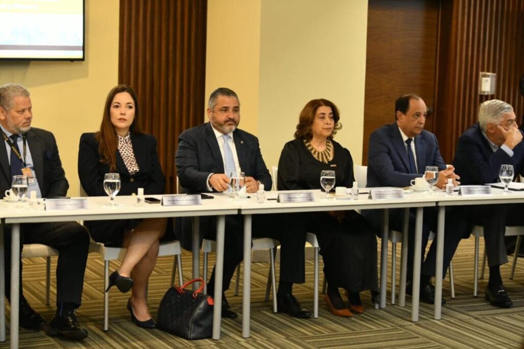 JCE presenta proyecto de la nueva cédula a miembros del CONEP y de ANJE - Noticias de hoy en República Dominicana | De Último Minuto