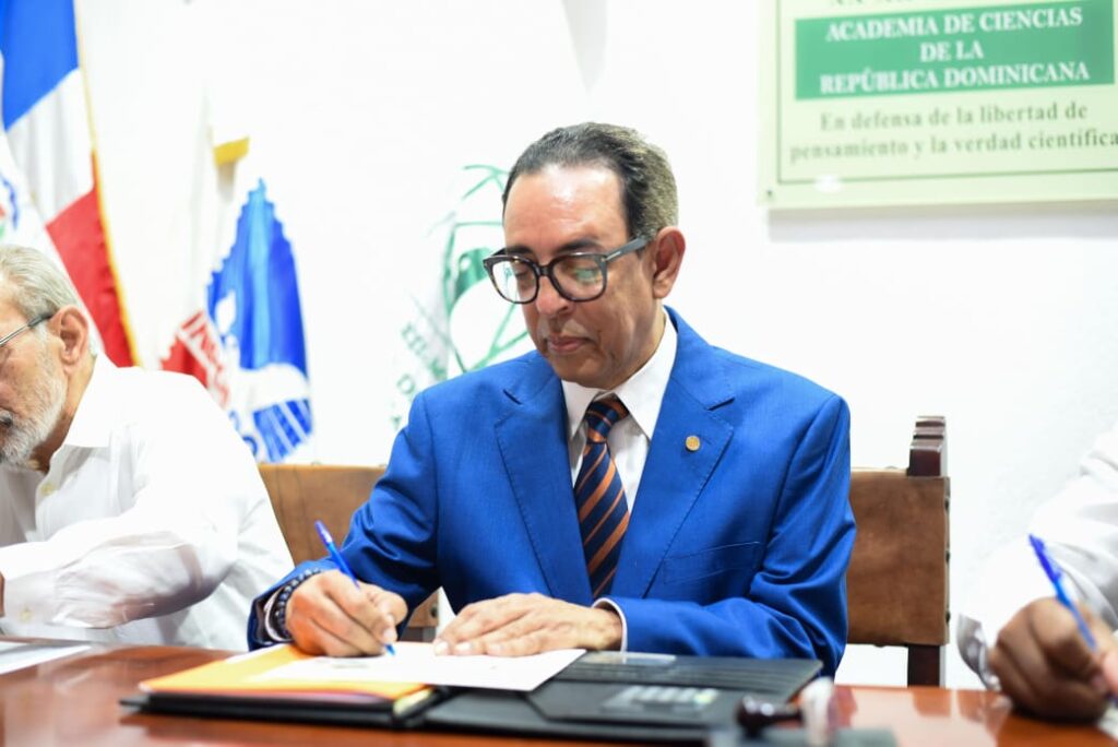 Ponen en circulación emisiones postales en homenaje a científicos dominicanos - Noticias de hoy en República Dominicana | De Último Minuto
