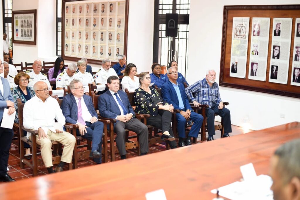 Ponen en circulación emisiones postales en homenaje a científicos dominicanos - Noticias de hoy en República Dominicana | De Último Minuto
