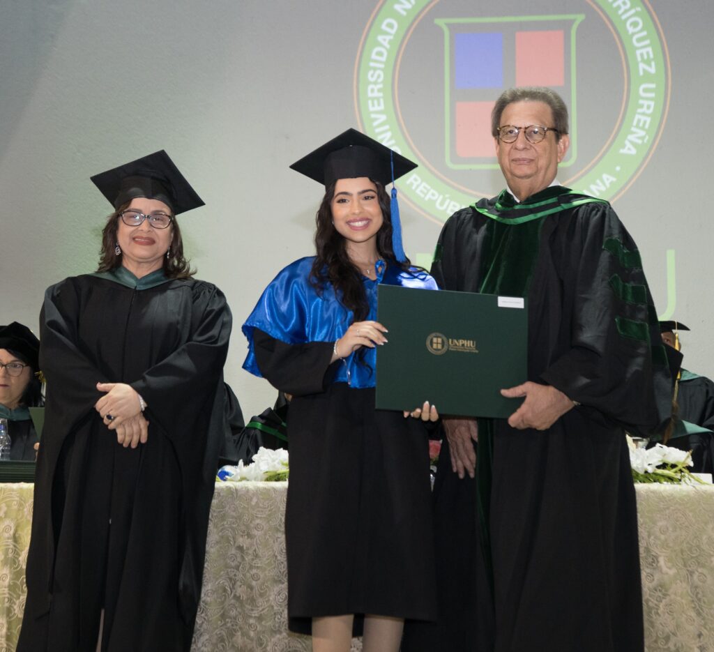 UNPHU gradúa a 463 nuevos profesionales - Noticias de hoy en República Dominicana | De Último Minuto