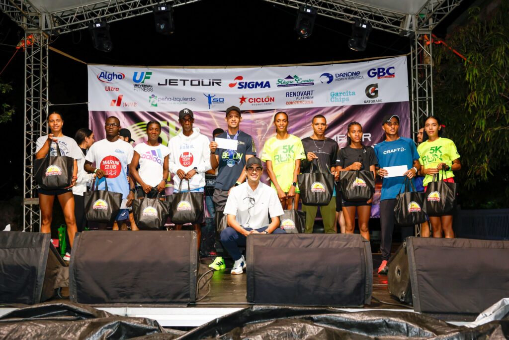 Éxito total en la 5K Night Run 2025 dirigida por Andrés Reyes - Noticias de hoy en República Dominicana | De Último Minuto