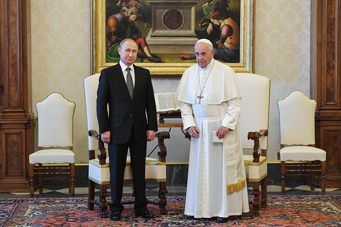 Putin dice que el papa Francisco fue un defensor del humanismo y la justicia