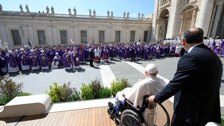 El papa quiso visitar la basílica mientras 